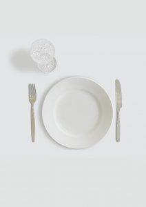 prazdny tanier a pocit hladu