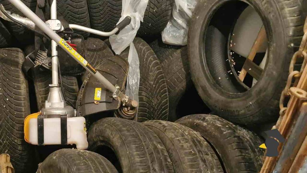 Vieš, ako správne skladovať pneumatiky? Nestačí ich hodiť do pivnice. Expert prezradil, kde vodiči robia...