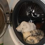 Zrazil sa ti sveter v práčke? Nemusíš ho hneď vyhodiť, týmto postupom mu vrátiš tvar aj mäkkosť