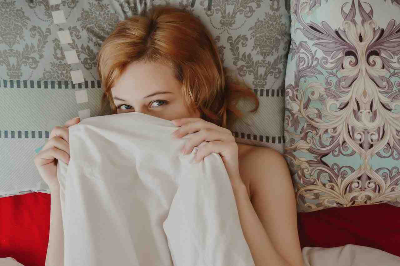 Flirtovanie nemusí vyzerať tak, ako čakáš. Vedci ukázali, prečo si možno nevšimneš, že ťa niekto balí
