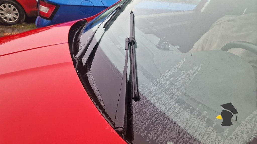 Mechanik prezradil, ako často by si mal meniť stierače na aute. Väčšina vodičov čaká príliš dlho