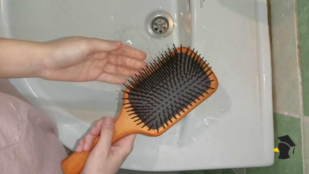 30 % Slovákov podľahlo tomuto zlozvyku. Prispieva k vypadávaniu a šediveniu vlasov