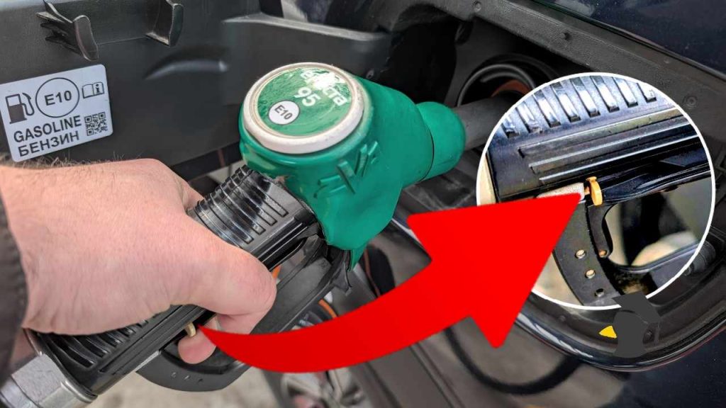 Vieš, na čo slúži táto páčka na palivovej pištoli? Väčšina vodičov o tom netuší a zbytočne sa trápi!