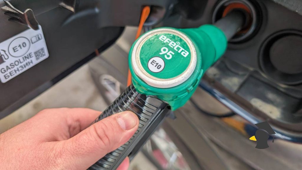 Expert na autá prezradil, prečo tankovanie doplna ničí tvoje auto a “zarábaš” si tým na drahú opravu