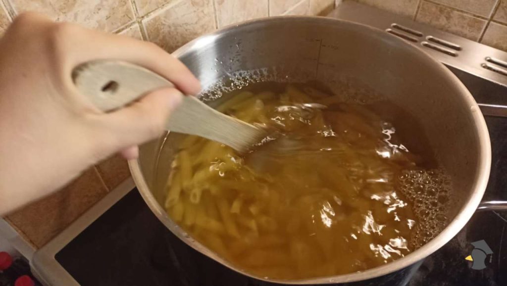 Prečo musíš prestať vylievať vodu pri varení cestovín? Väčšina ľudí netuší, že kuchári ju považujú za tekuté...