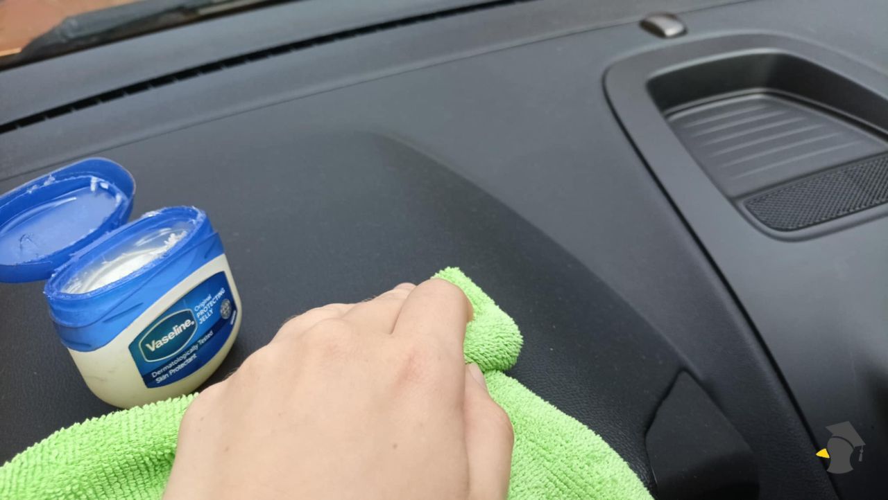 plasty, auto, čistenie, vazelina