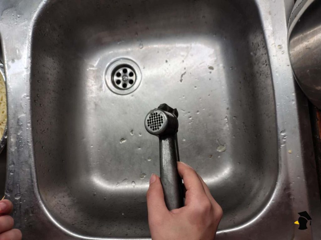 Takto vyčistíš lis na cesnak za pár sekúnd. Tento trik musíš poznať!