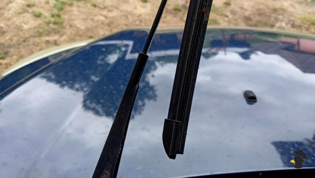 Práve si vymenil stierače na aute a nefungujú správne? Toto je dôvod, ktorý väčšina vodičov prehliada