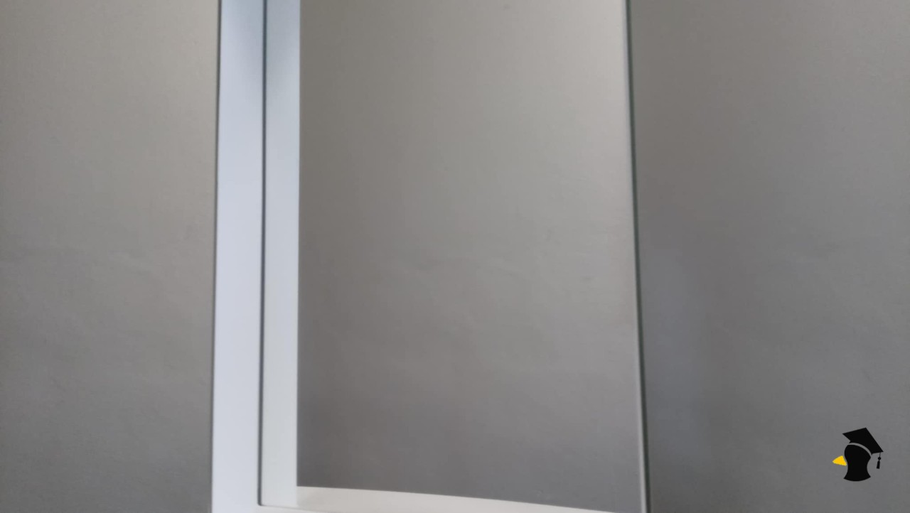 čistenie zrkadla novinami