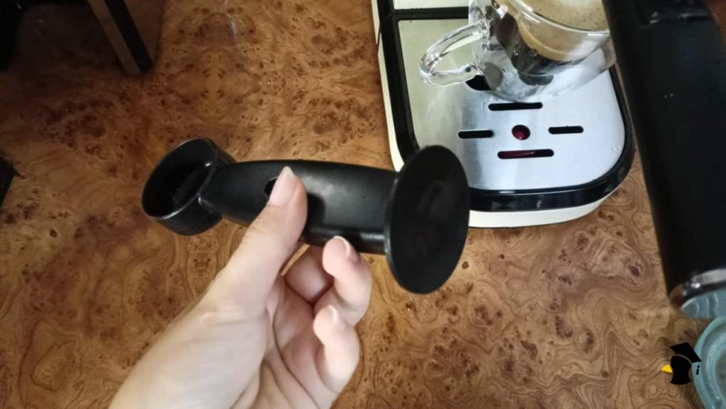 Plastová naberačka k pákovému kávovaru má skrytú funkciu. Väčšina ľudí o nej nevie a pritom robí veľký rozdiel...
