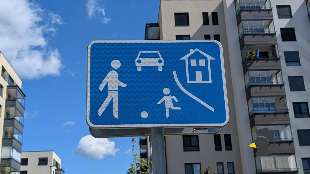 Väčšina šoférov netuší, aké pravidlá platia v obytnej zóne. Za nedodržanie týchto pravidiel im hrozia mastné...