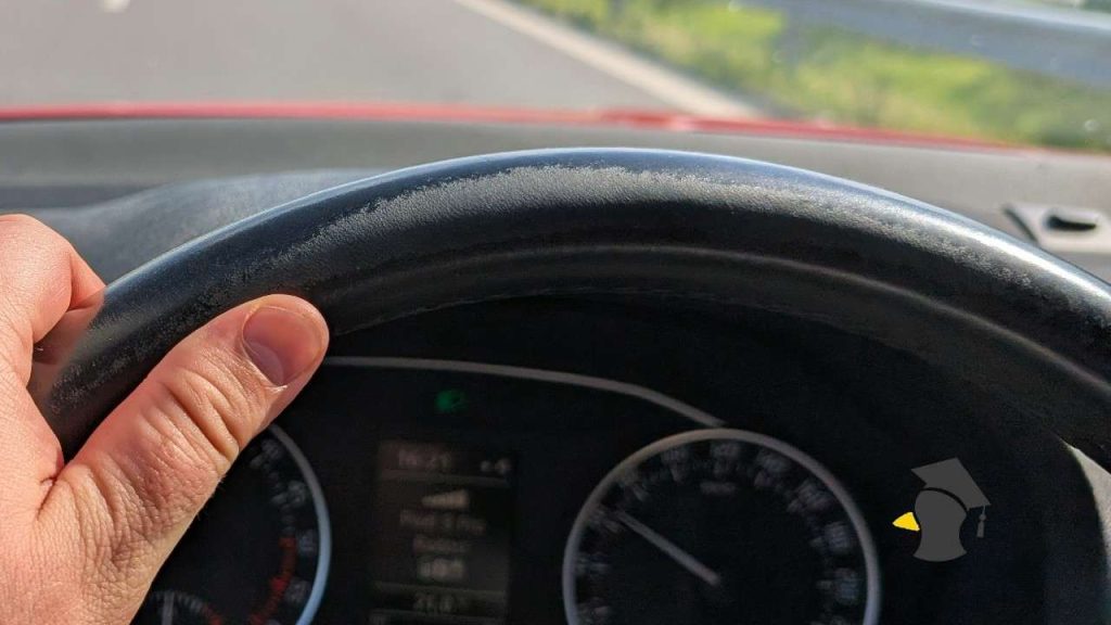 Má auto stočené kilometre? Expert prezradil, ako podľa detailov odhaliť manipuláciu s tachometrom pri kúpe z...