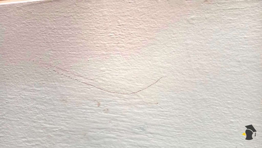 Toto je jednoduchý trik, ako dostať pastelky zo steny. Stačí ti len jedna vec z kuchyne