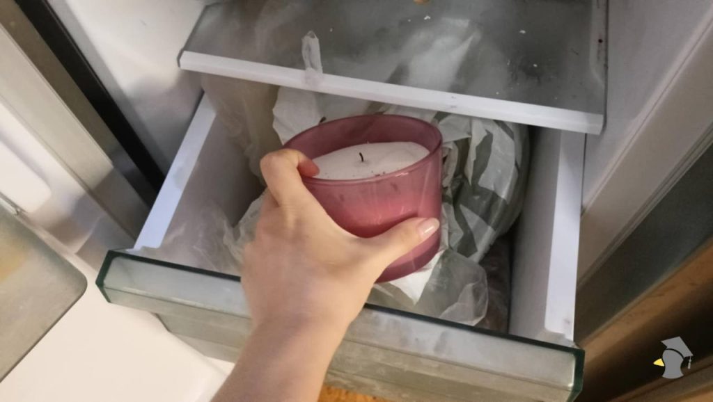 Ľudia často dávajú sviečku do mrazničky, aby vydržala horieť dlhšie. Funguje ale tento trik, alebo je to...