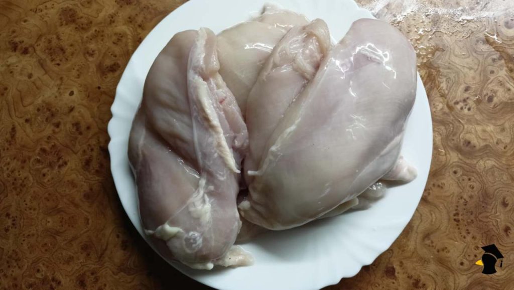 Vieš, ktoré bežné potraviny by si nemal jesť po dátume spotreby? Tu ti často nepomôže ani čuchový test!