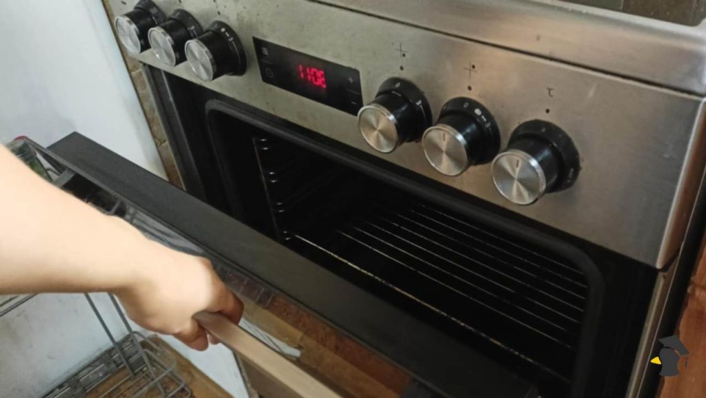 Nechávaš dvierka rúry po dopečení otvorené alebo zatvorené? Toto by si mal vedieť