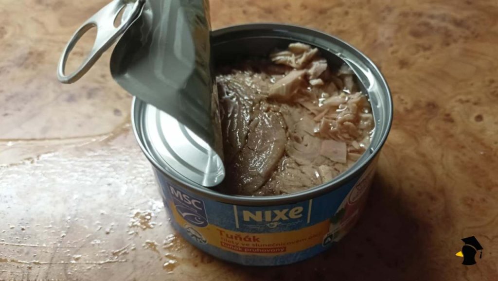 Konzervovaný tuniak býva často mdlý a suchý. Stačí pridať túto bežnú ingredienciu a jeho chuť bude zásadne...