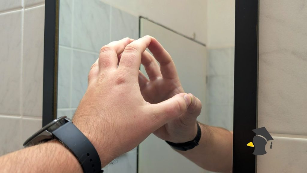 Vieš, ako sa zbavíš odtlačkov prstov zo zrkadiel a nerezu? Tento trik funguje okamžite