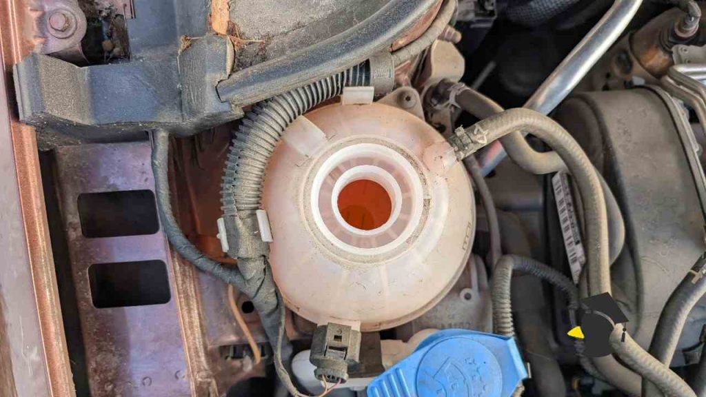 Vieš, prečo sa motor dokáže uvariť, aj keď máš chladiacu kvapalinu po rysku MAX? Toto je problém, ktorému verí...