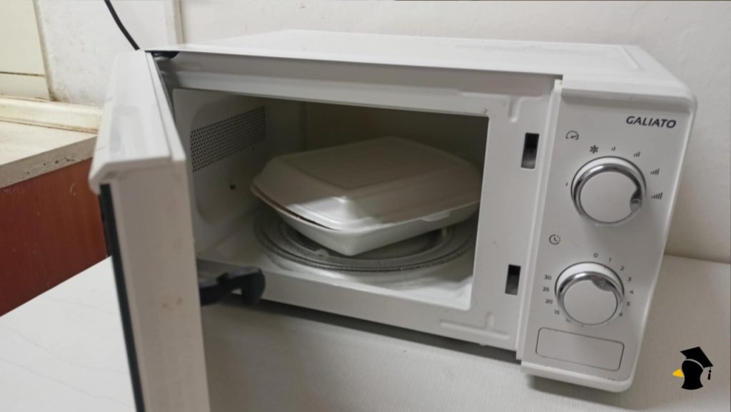 Pravdepodobne si si celé roky ohrieval jedlo z reštaurácie nesprávne. Väčšina ľudí si takto ničí zdravie a ani...