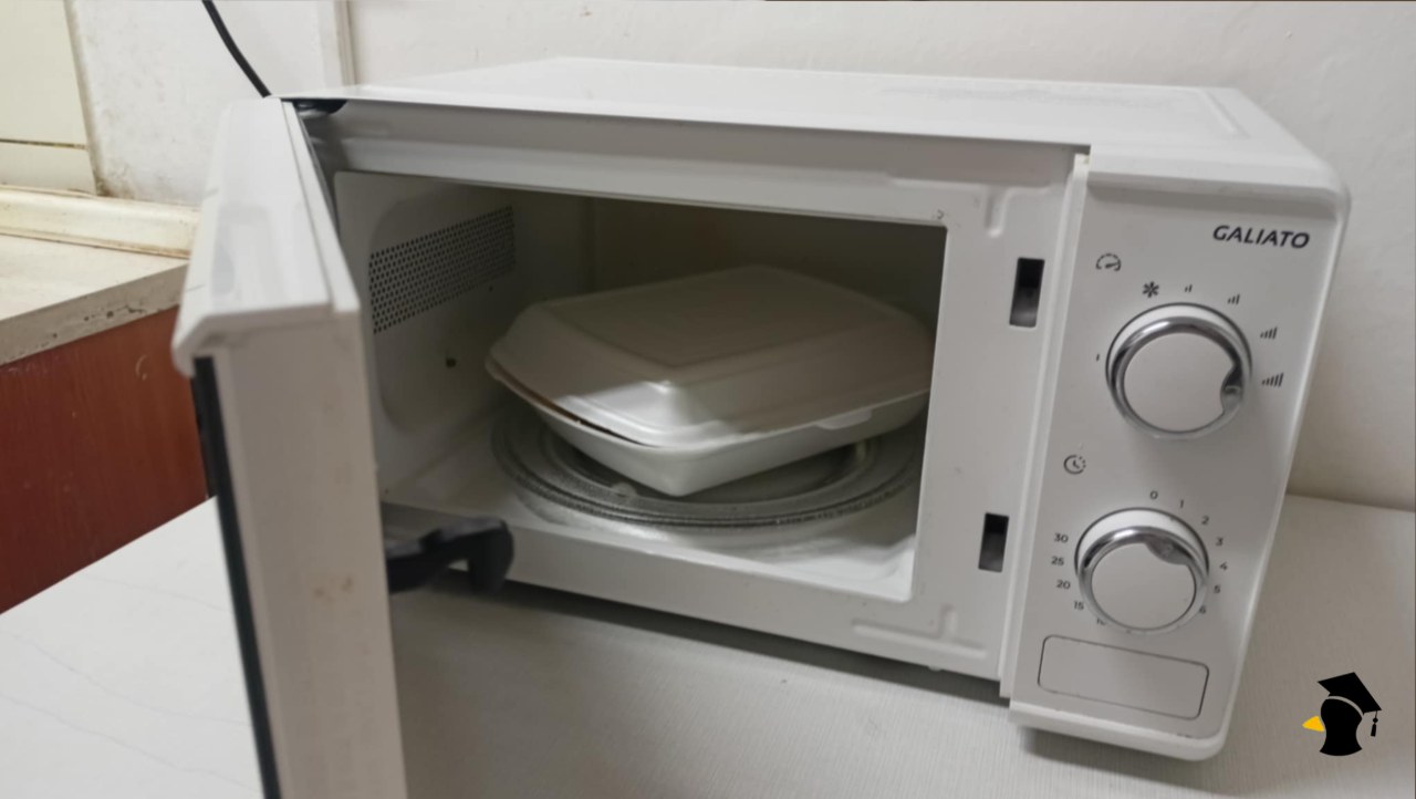 mikrovlnka s nadobou