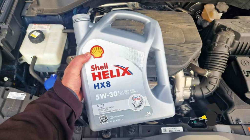 Mechanik prezradil trik, ako zistíš, či tvoj motor spaľuje viac oleja, než by mal. Stačí ti na to pár sekúnd a...