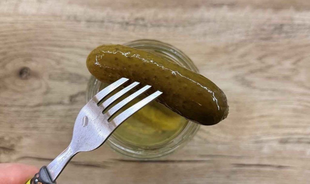 Sú kyslé uhorky zdravé? Možno v skutočnosti ješ len „mŕtvu“ zeleninu. Takto sa naučíš rozlíšiť fermentované od...