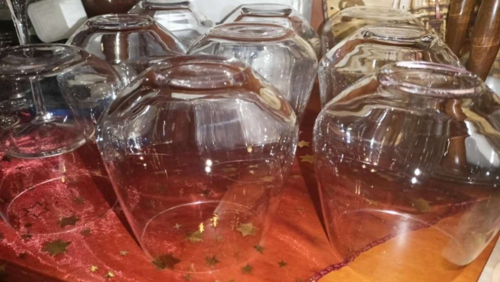 Prečo by si nemal ukladať poháre hore dnom? Časom si tým koleduješ o problém