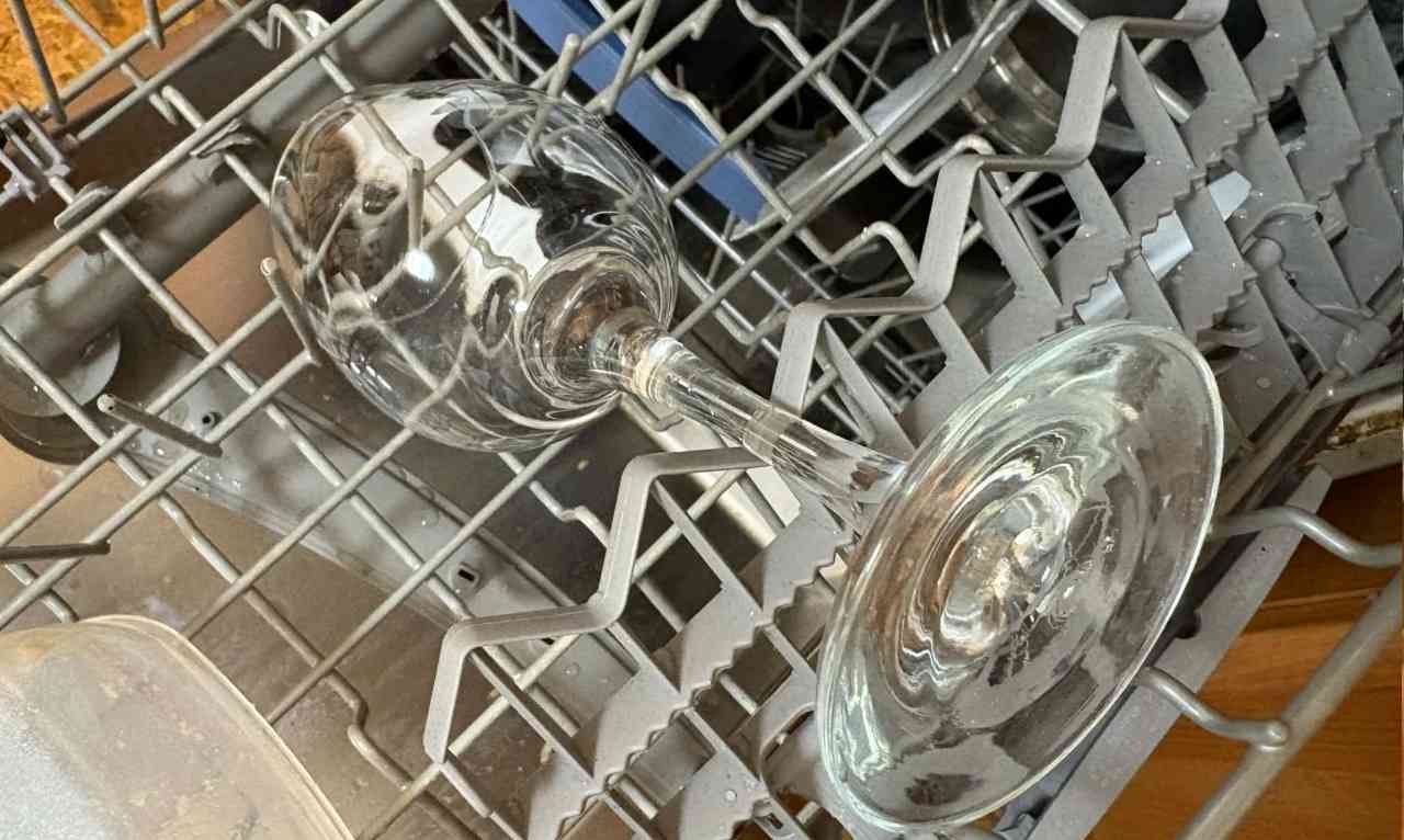 umývačka držiak pohára