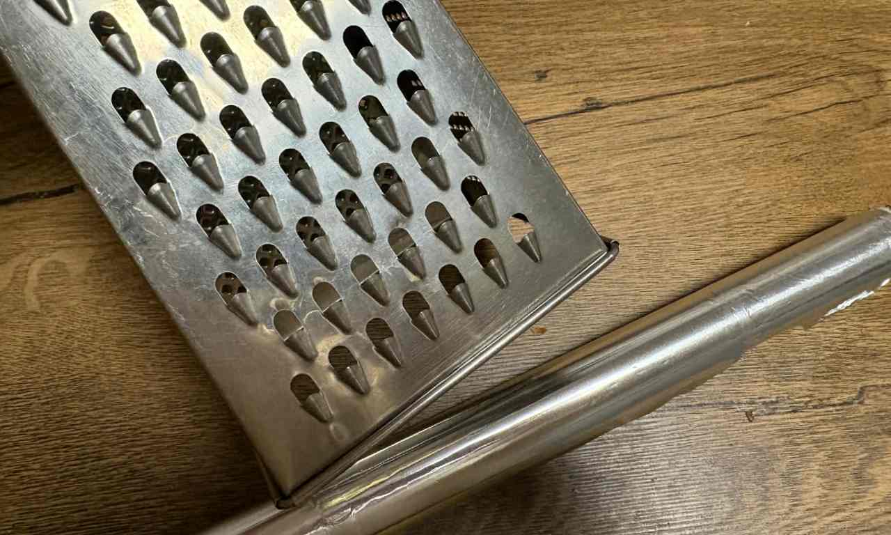 Strúhadlo a hliníková fólia