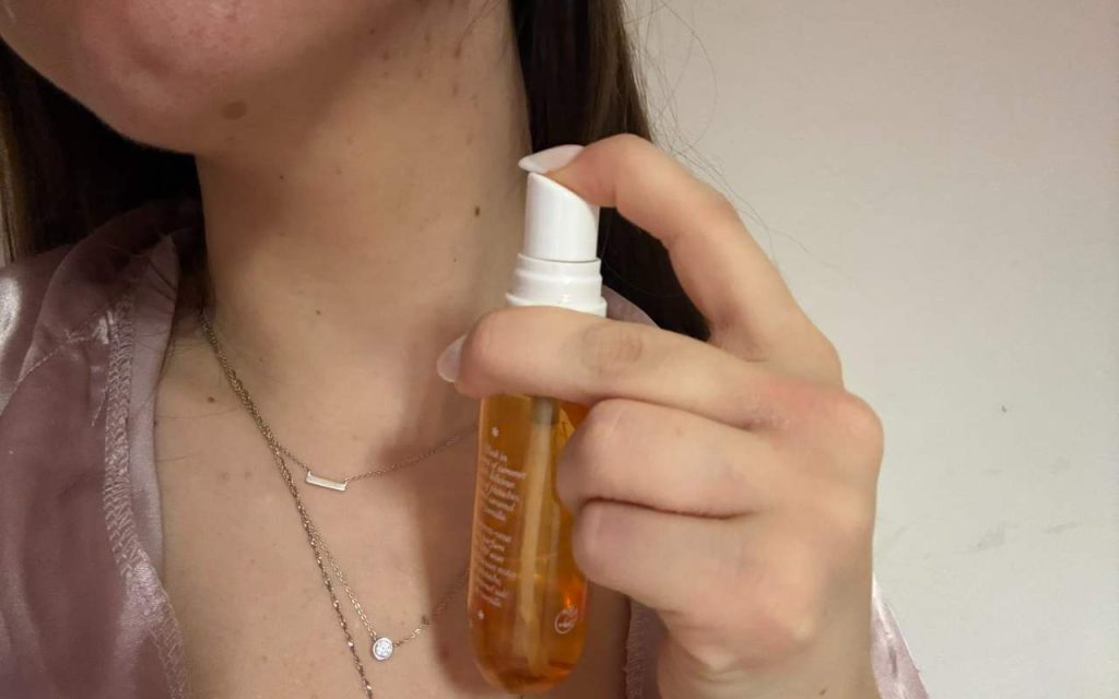 Môže striekanie parfumu priamo na krk ovplyvniť funkciu štítnej žľazy?