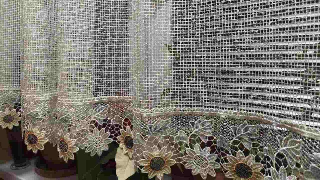 Ako prať záclony, aby zostali rovné aj bez žehlenia? Stačí zmeniť tieto 3 maličkosti