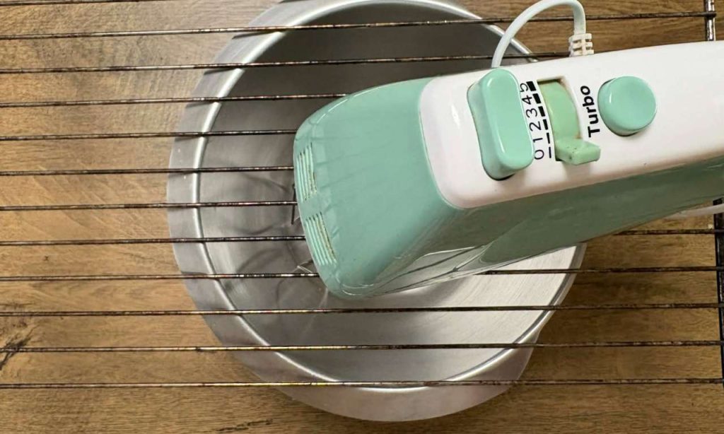 Ako robiť v kuchyni viac vecí naraz aj počas mixovania? Tento jednoduchý trik ti uvoľní ruky