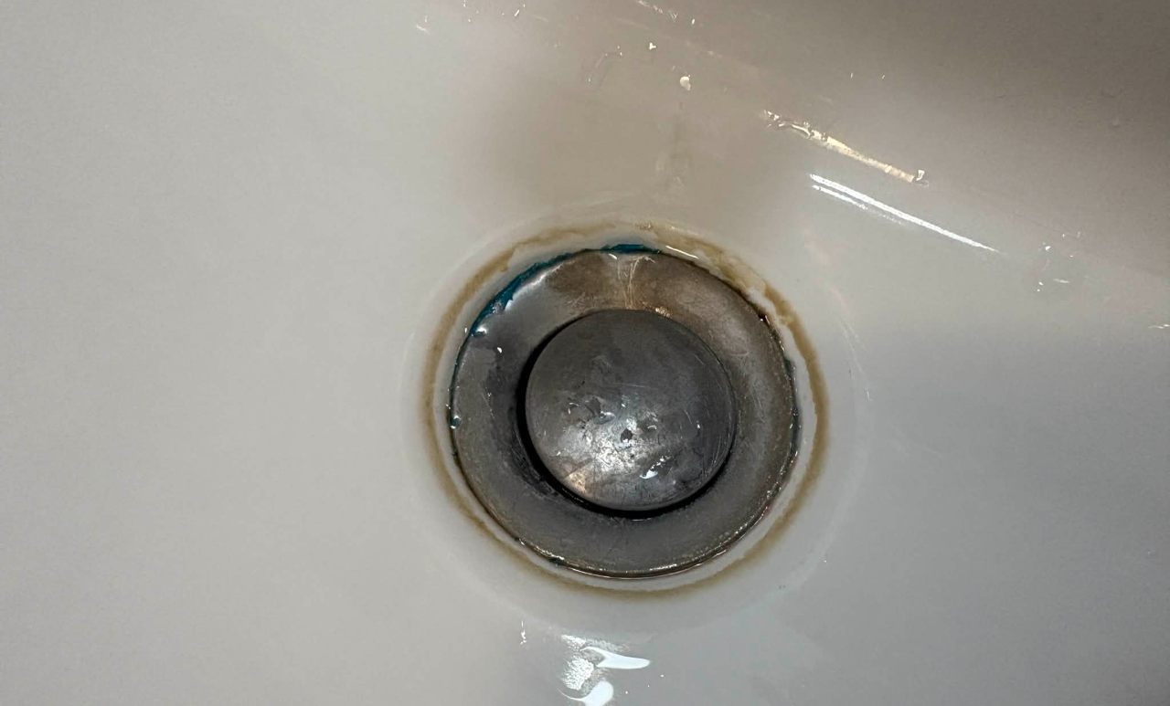 Trápi ťa hrdza na odtoku? Toto je domáce riešenie, ktoré funguje lepšie ako niektoré chemikálie!