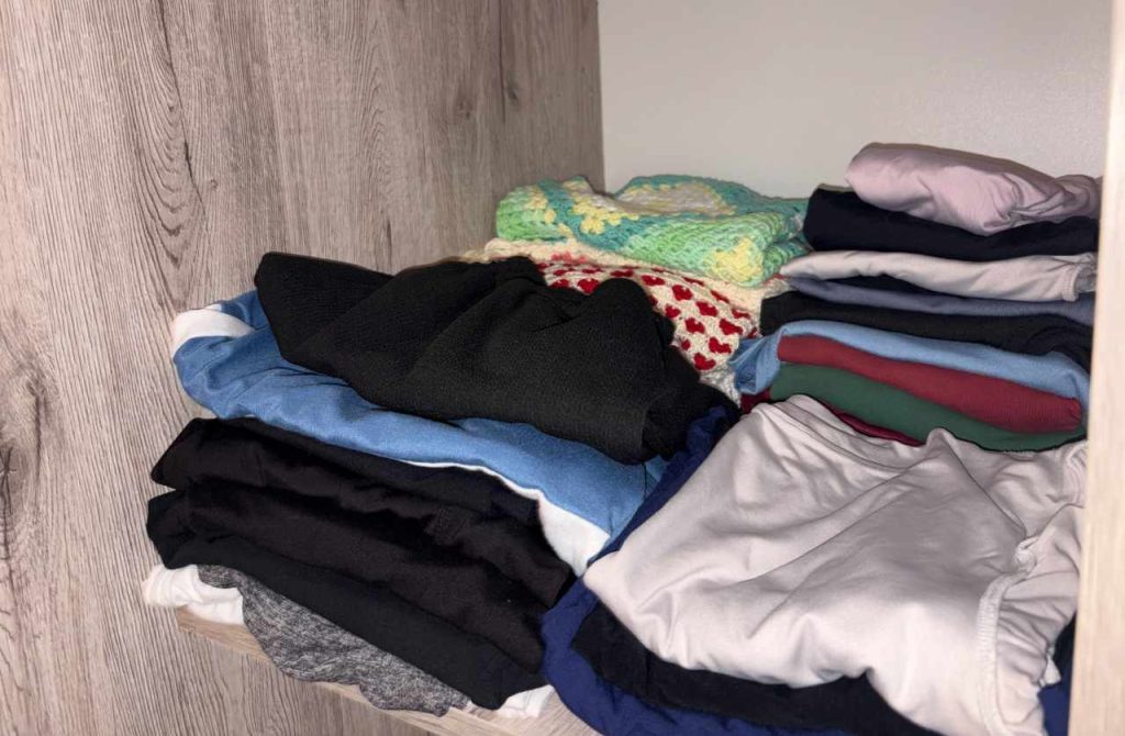 Prečo čistá bielizeň zo skrine niekedy smrdí zatuchnuto? Takto tomu jednoducho zabrániš