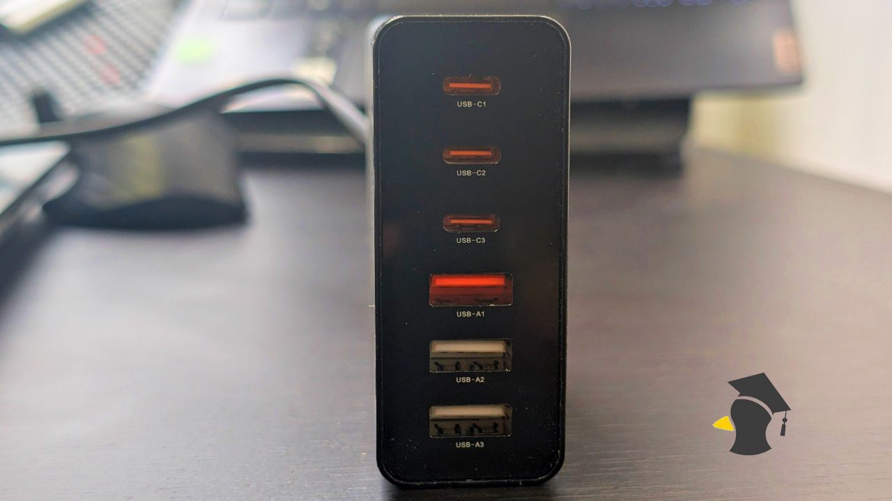 oranzovy USB port