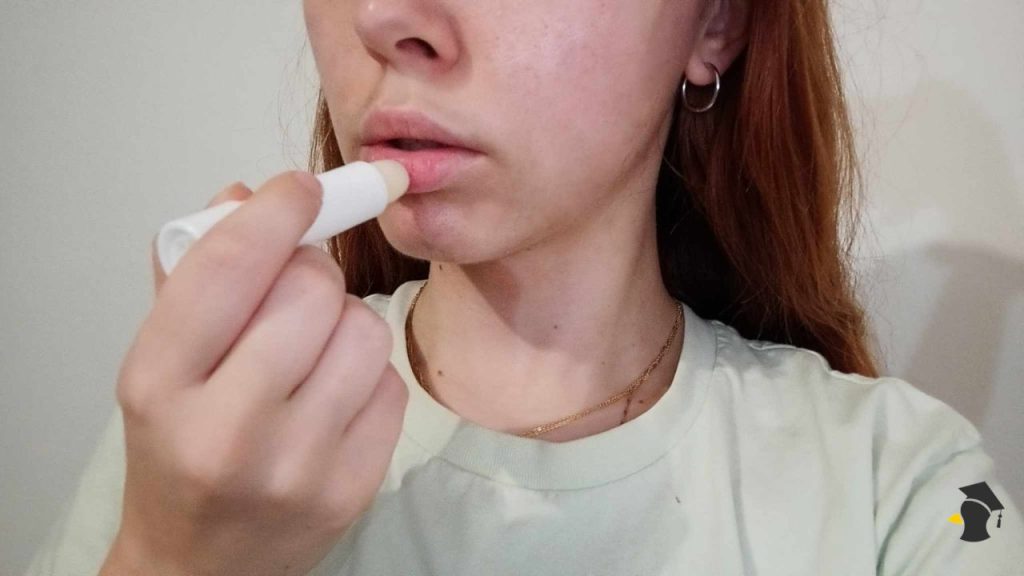 Praskajú ti pery? Na vine môže byť nedostatok týchto vitamínov