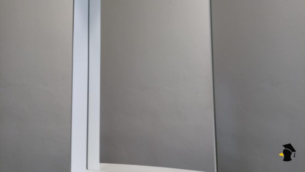 čistenie zrkadla novinami
