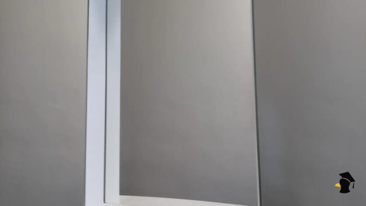čistenie zrkadla novinami