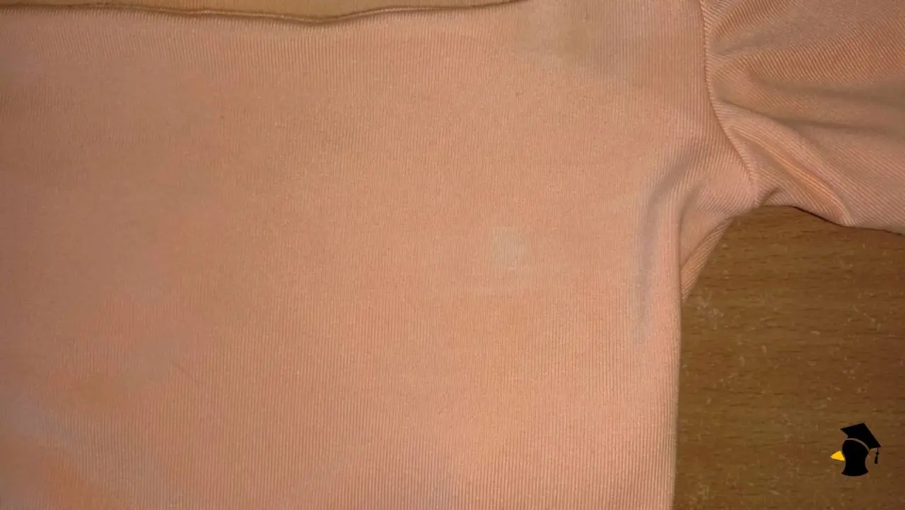 fľaky od deodorantu