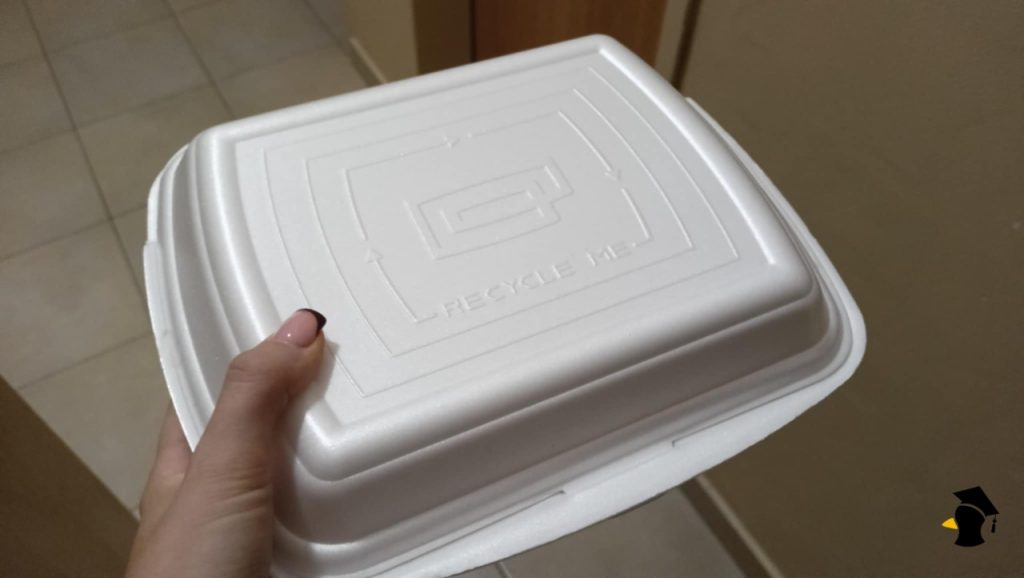 plastová nadoba na jedlo