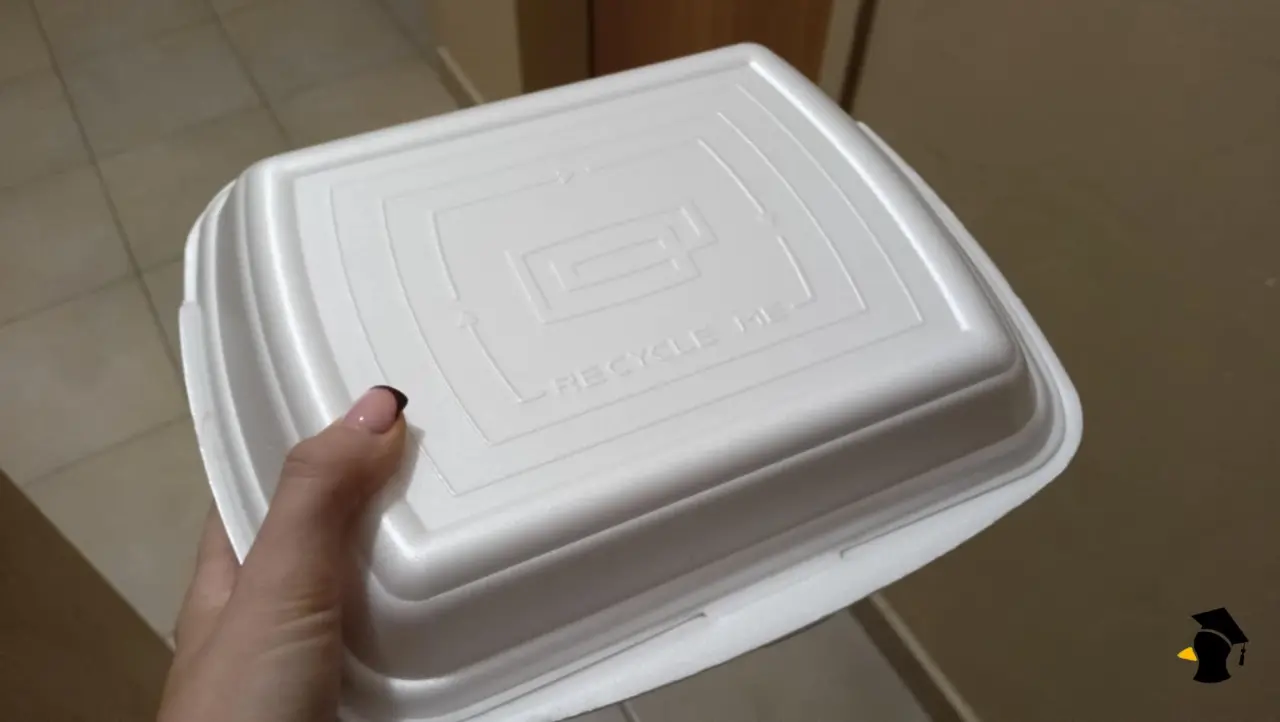 plastová nadoba na jedlo