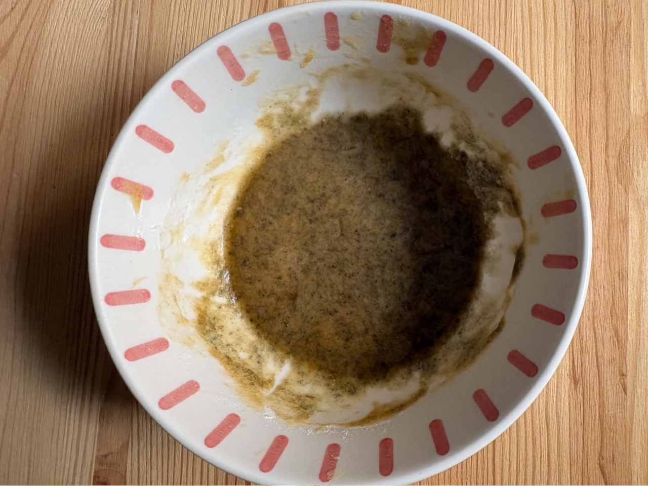 sivohnedé cesto so škvrnami po skladovaní v chladničke